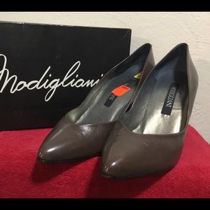 Modigliani Women Sz 9AA Taupe high heel Pumps EUC